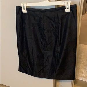 Express Mid Skirt